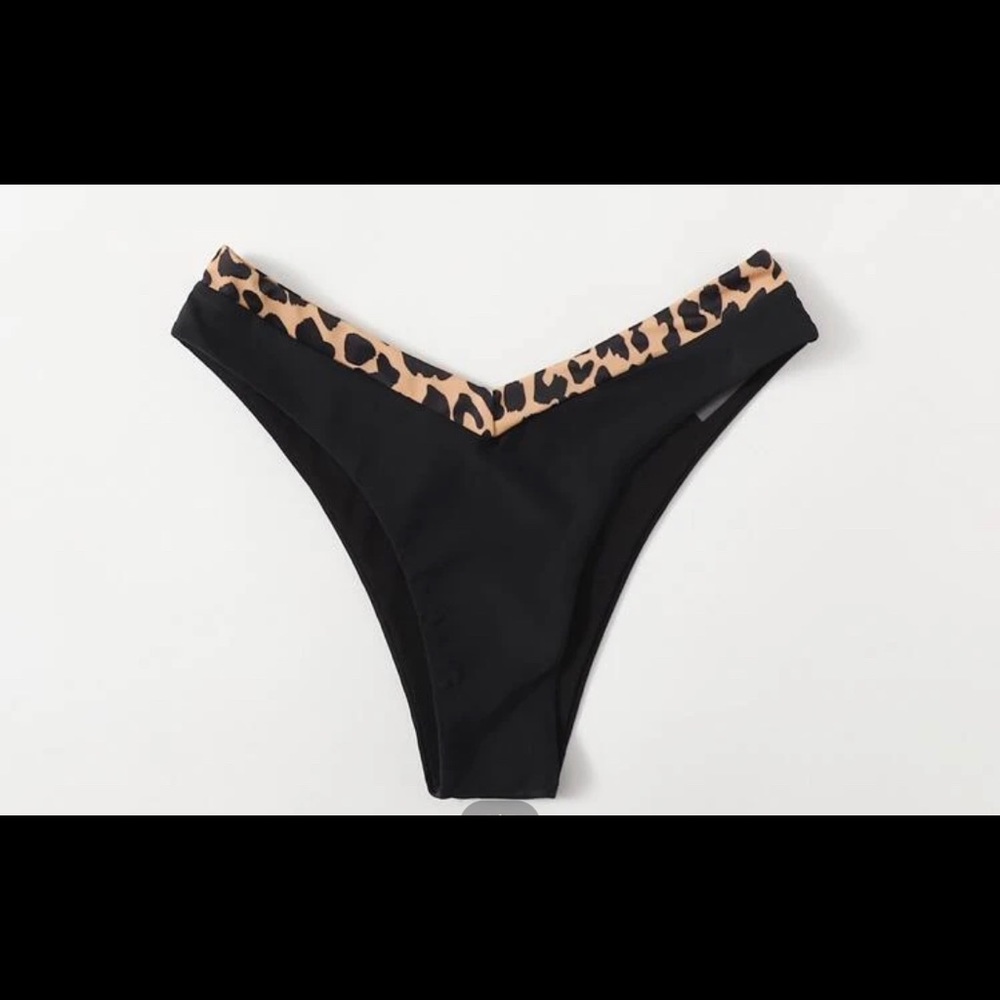 Black and leopard print bikini bottoms